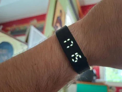 Sovune Nudge silent vibrating alarm wristband — on customer's wrist