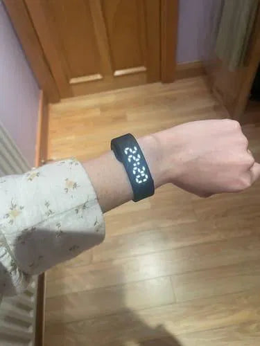 Sovune Nudge silent vibrating alarm wristband — on customer's wrist