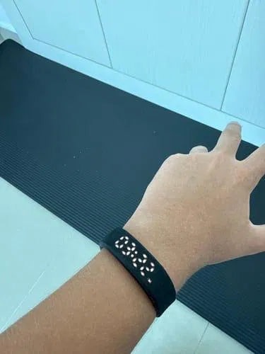 Sovune Nudge silent vibrating alarm wristband — on customer's wrist