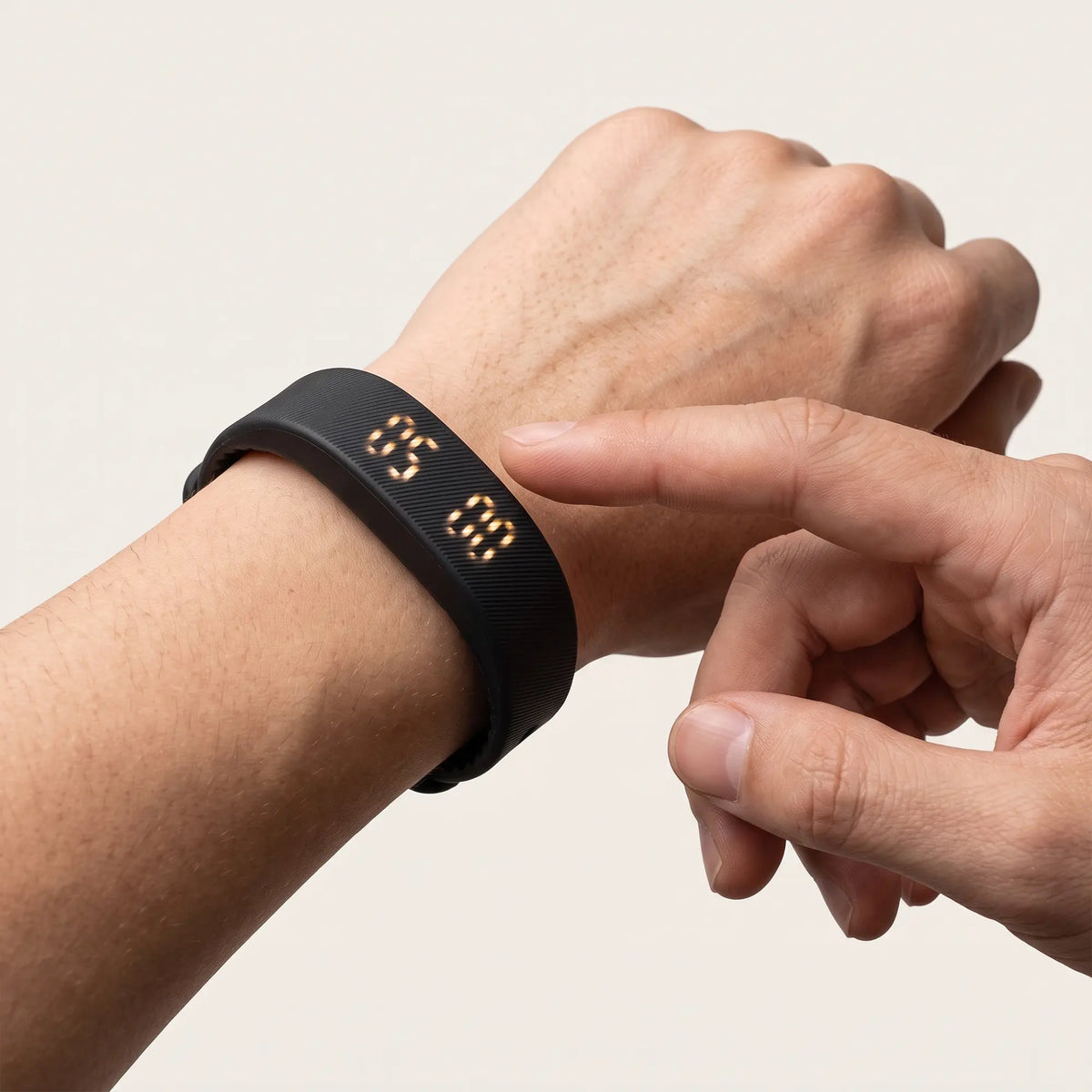 Setting the alarm with the button on the band